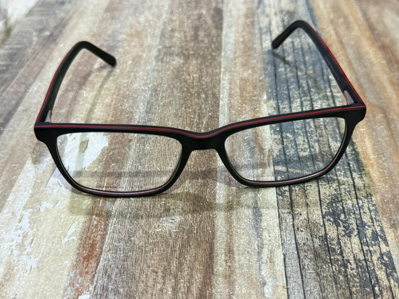 Montura Carmen negra con detalle rojo para hombre