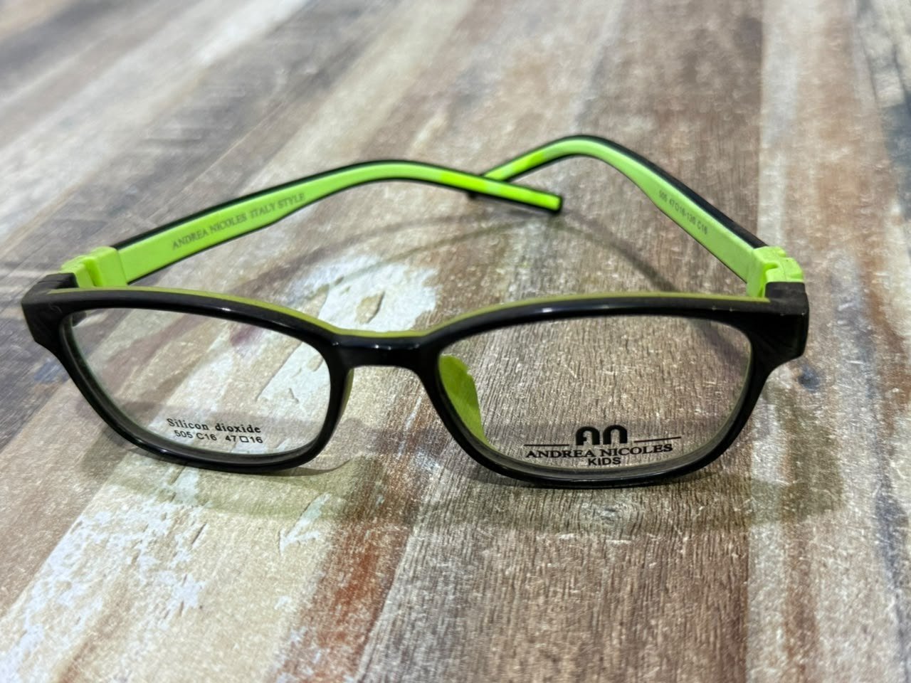 Montura infantil flexible negra y verde